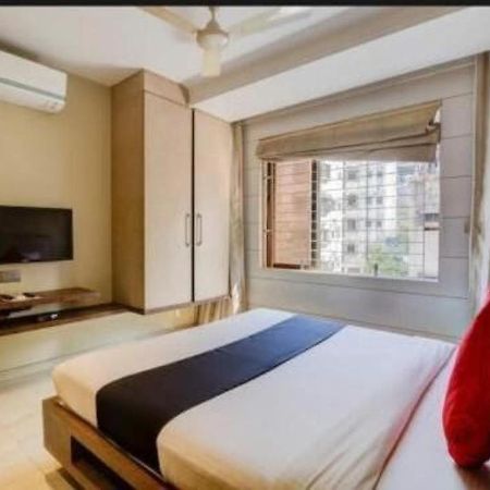 נאווי מומבאי Hotel Pratiksha Residency מראה חיצוני תמונה