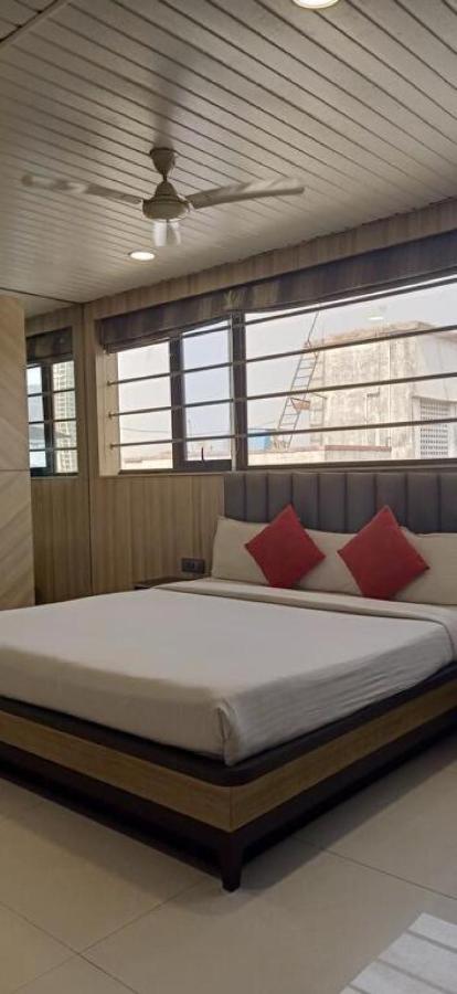 נאווי מומבאי Hotel Pratiksha Residency מראה חיצוני תמונה