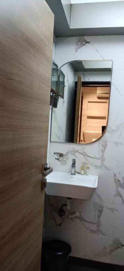 נאווי מומבאי Hotel Pratiksha Residency מראה חיצוני תמונה