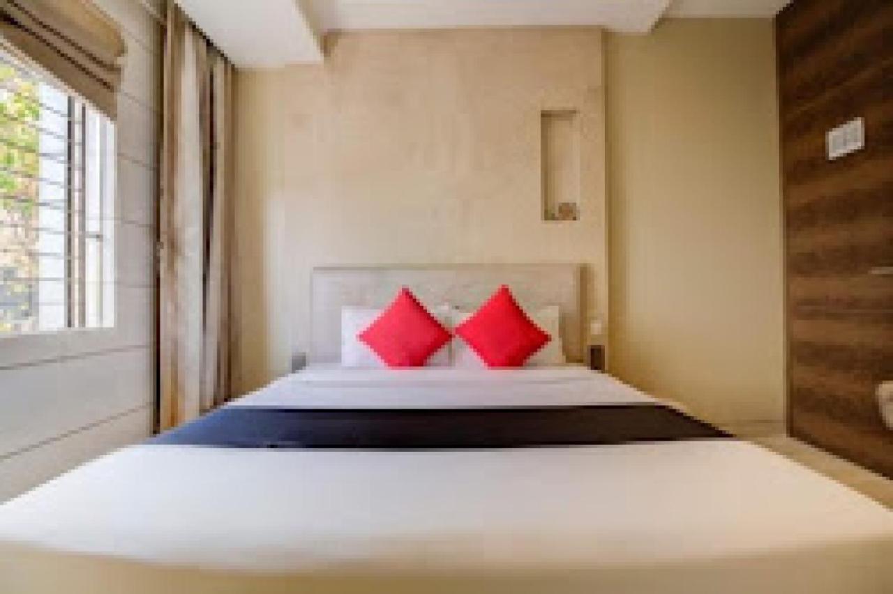 נאווי מומבאי Hotel Pratiksha Residency מראה חיצוני תמונה